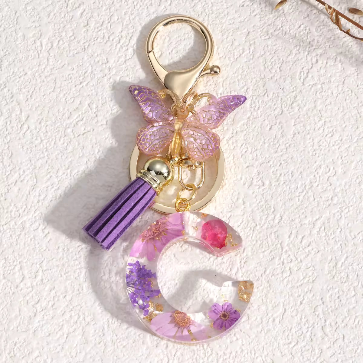 Llavero Letra Personalizada de Resina Floral – Hecho a Mano